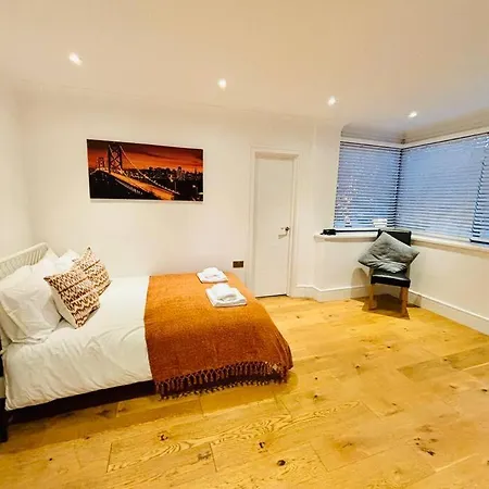 Riverside Apartment With Balcony Bristol Exterior photo