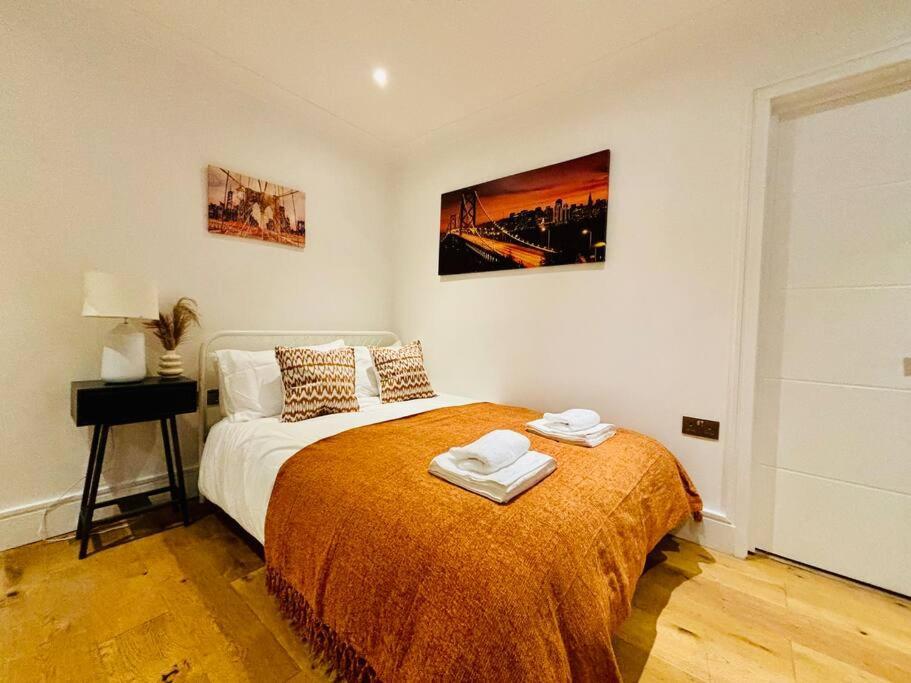 Riverside With Balcony Apartment Bristol