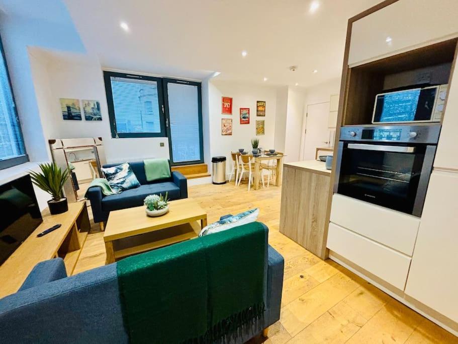 Riverside With Balcony Apartment Bristol